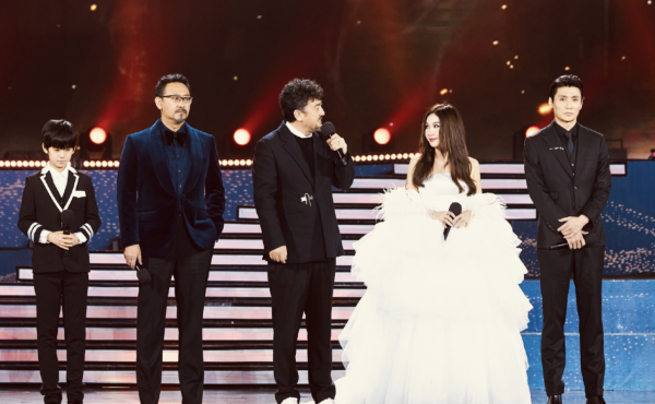 10個明星家庭過聖誕：有人發全家福曬孩子，有人曬聖誕樹曝光豪宅