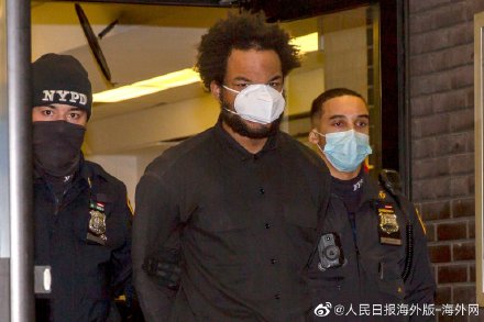 亞裔老人給非裔流浪漢送外套反被打劫 華裔路人出手相救