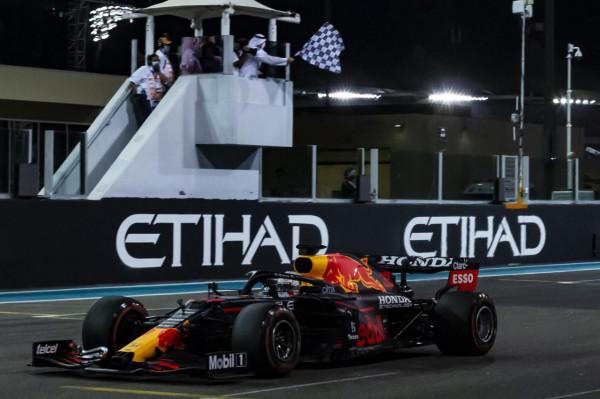 賽車——維斯塔潘奪得F12021賽季年度總冠軍