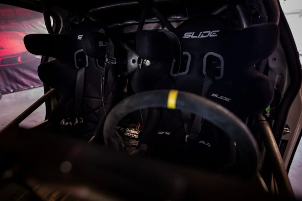 1050馬力的寶馬M4雷霆版飄移賽車