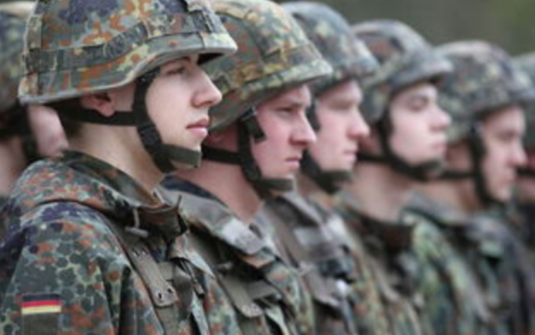 從戰敗國到北約第二，裝備2000輛坦克，冷戰的西德國防軍有多強？