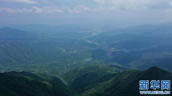鍾靈毓秀羊獅慕 山風清涼引客來