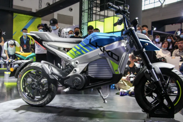 可快充4.2秒破百，全鋁車架續航180—摩獸釋出輕量電摩 悟