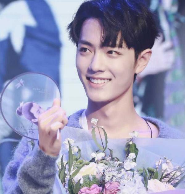 肖戰被母校認可，被評為“優秀學生代表”，不愧是學生的榜樣