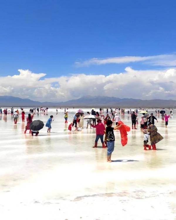 中國的天空之鏡，人一生要去的55個地方之一一茶卡鹽湖