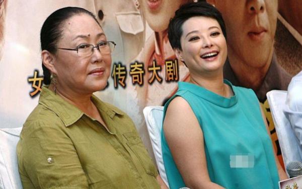 一婚被家暴，二婚被嫌棄，三婚惹爭議，71歲的斯琴高娃怎樣了？