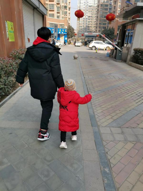 一大一小，一個14，一個4歲