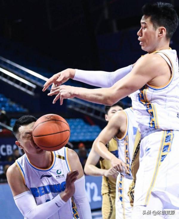 雙林大戰，林書豪率隊追分，雙塔半場20分，林庭謙5&plus;6助隊領先