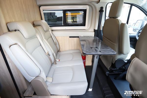 這幾款福特房車帶升頂功能，獨立衛浴和大水電配置，比寶馬3便宜