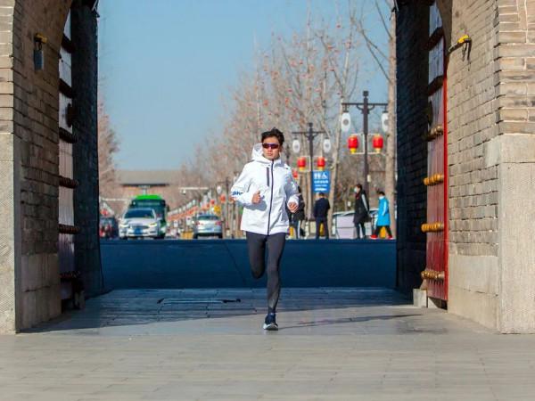 361°E韌跑鞋：快來體驗柔韌回彈的牛皮糖腳感