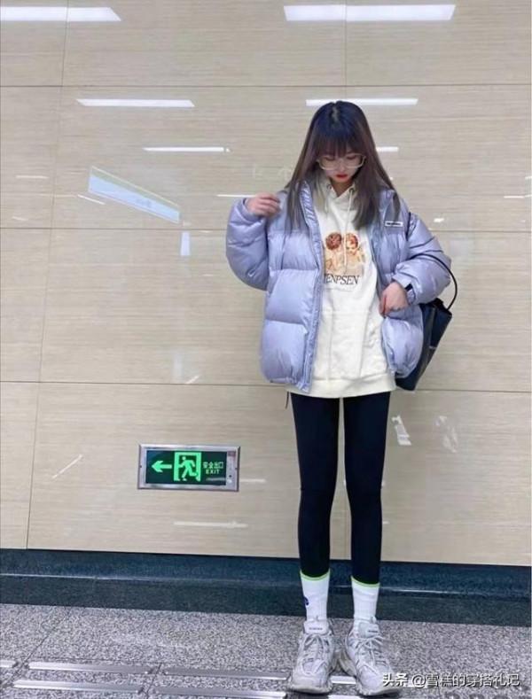 女人不管身材多好,穿羽絨服記住“3要3不要”,才真的時髦顯瘦 女人不管身材多好,穿羽絨服記住“3要3不要”,才真的時髦顯瘦