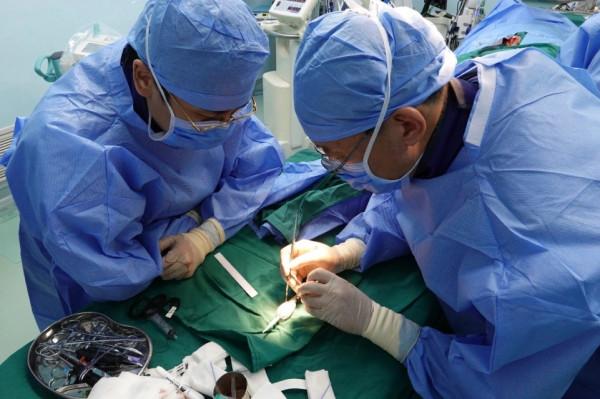 北京同仁醫院血管外科成功開展首例主動脈支架“開窗”術 北京同仁醫院血管外科成功開展首例主動脈支架“開窗”術