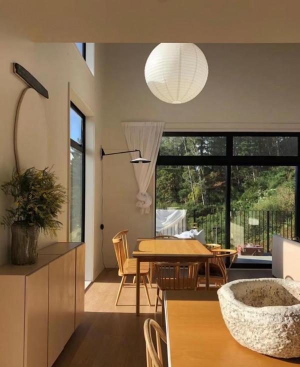 紐西蘭一個太太的山谷之家，簡單寧靜，在山上養女兒，惹人羨慕