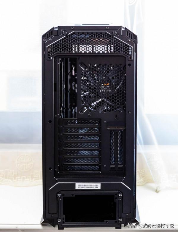 全模組化設計的靜音側透機箱——SILENT BASE 802 機箱黑色版輕體驗 全模組化設計的靜音側透機箱——SILENT BASE 802 機箱黑色版輕體驗