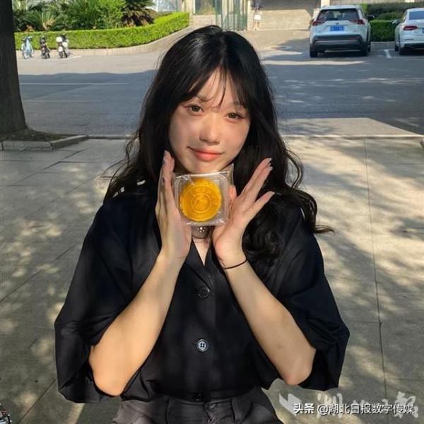 中南民大請各族大學生吃月餅 中南民大請各族大學生吃月餅