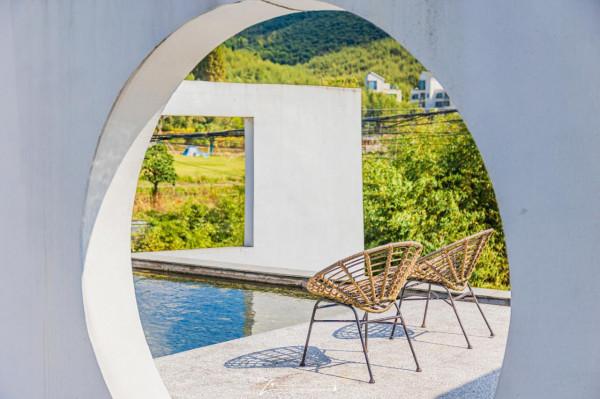 莫干山顏值超高的獨棟民宿，由一家農舍改建而成，度假拍照好地方