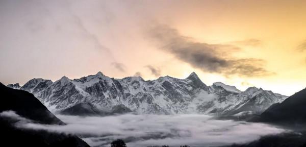 西藏高原上的美景美女