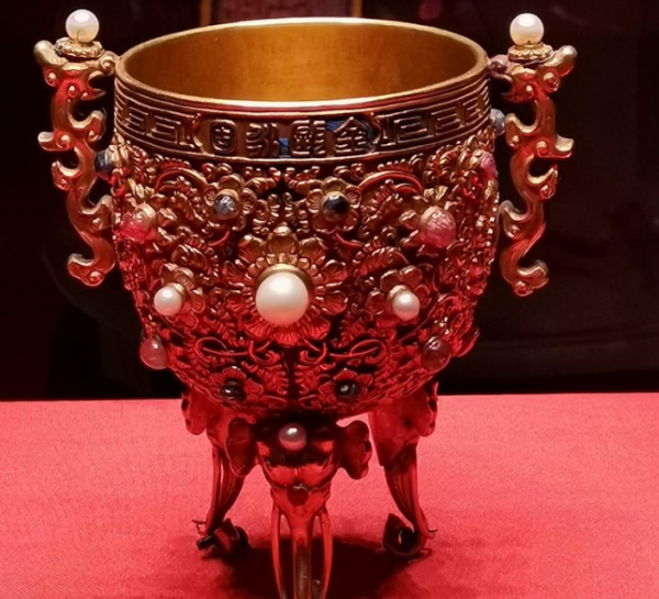 2020年，“故宮文化展”上有張紗窗，專家：這次展出或是“絕唱”