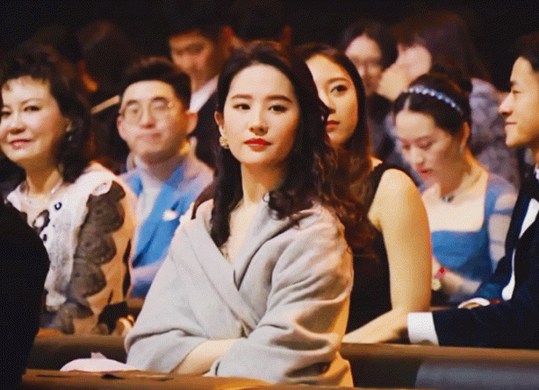 楊冪氣質提升，穿啥，啥好看.女星儀態管理法