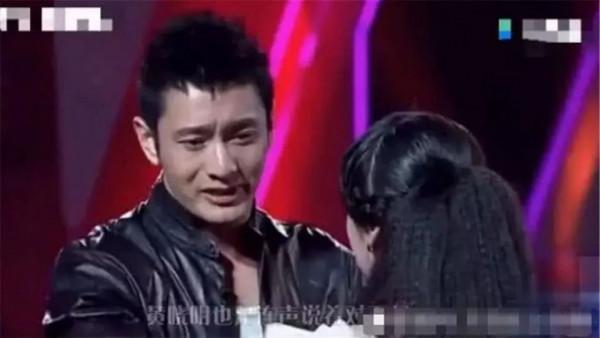 15歲女孩裝窮被導師狠批，當母親上臺後，韓紅抱頭痛哭：對不起