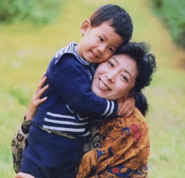 著名歌唱家關牧村：與王星軍離婚後，帶兒子嫁高官，如今怎樣了？