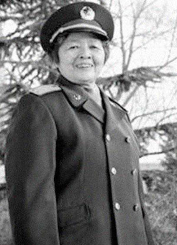 胡斐佩:出生於美國,畢業於復旦,19歲參軍,58歲成為解放軍少將 胡斐佩:出生於美國,畢業於復旦,19歲參軍,58歲成為解放軍少將