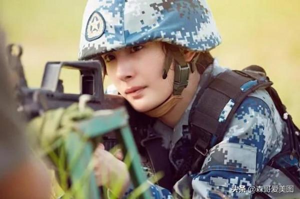 握槍的女星，你更喜歡誰？