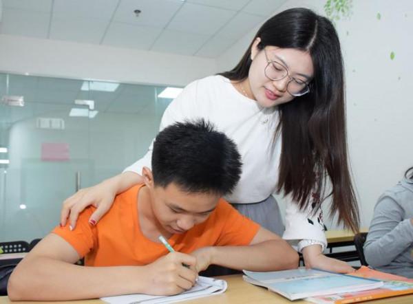 “雙減”政策下，為了給孩子補課家長有多拼？