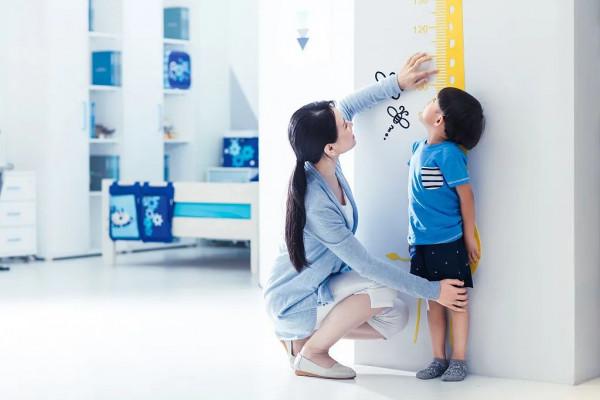 一年花48萬給孩子增高!“身高焦慮”怎麼破? 一年花48萬給孩子增高!“身高焦慮”怎麼破?