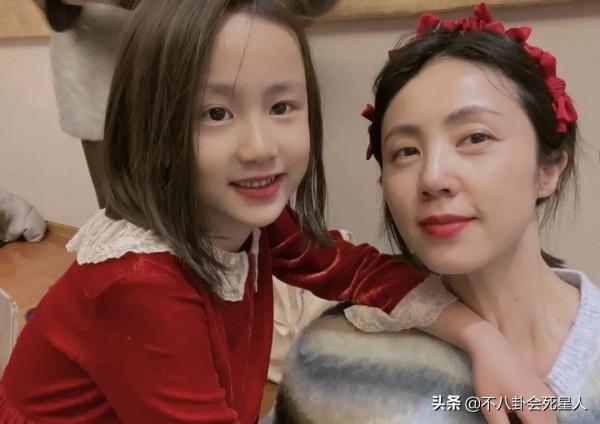 內地男星女兒的顏值變化，汪峰大女兒越來越美，張藝謀女兒大寬臉
