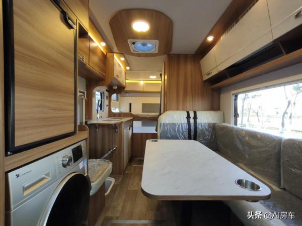 48V電+3.0T動力,有雙冰箱、電動床,實拍輕鬆跑川藏的卓美亞房車 48V電+3.0T動力,有雙冰箱、電動床,實拍輕鬆跑川藏的卓美亞房車