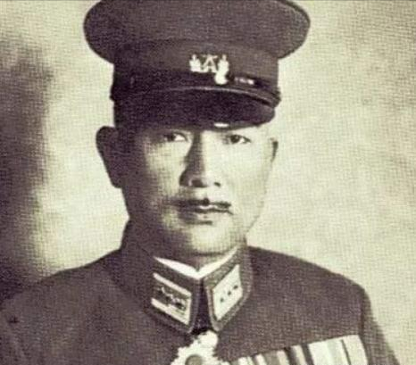 日軍刺刀挑人頭進攻，國軍大刀令日寇膽寒，噴火器把敵人燒成肉碳
