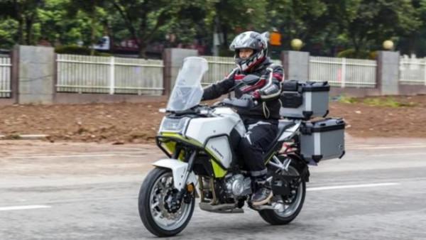 力帆摩旅400排量拉力車，哈雷範十足，與其可否一戰？