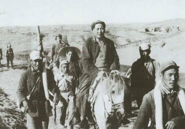 前有黃河,後有敵兵,周總理坐立不安,毛主席平靜說道:拿煙來 前有黃河,後有敵兵,周總理坐立不安,毛主席平靜說道:拿煙來