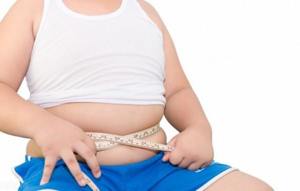 為什麼腹部肥胖不好減？2個方法降低腰圍，恢復平坦小腹