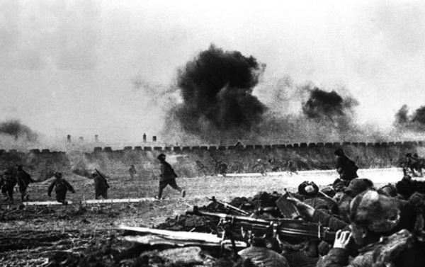 羅榮桓逝世，林彪帶病出席追悼會，揮筆寫下4字悼文，讓人動容