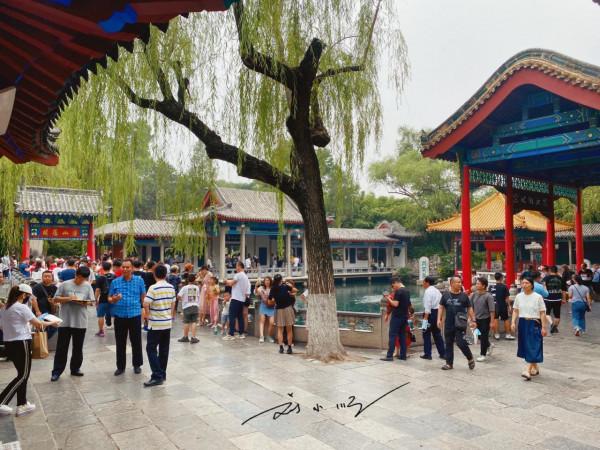 山東省濟南市的“名泉之冠”，是國家5A級旅遊景區，名字卻很奇怪