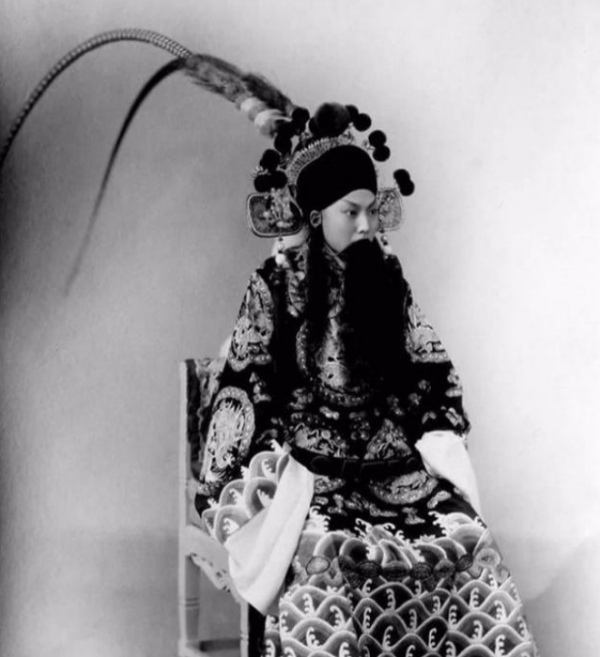 杜月笙去世只給孟小冬留2萬元,孟獨自在香港活26年,靠什麼謀生 杜月笙去世只給孟小冬留2萬元,孟獨自在香港活26年,靠什麼謀生