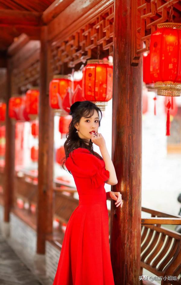 陳都靈，女神級的清純美少女，顏值清麗脫俗，柔美氣息爆棚