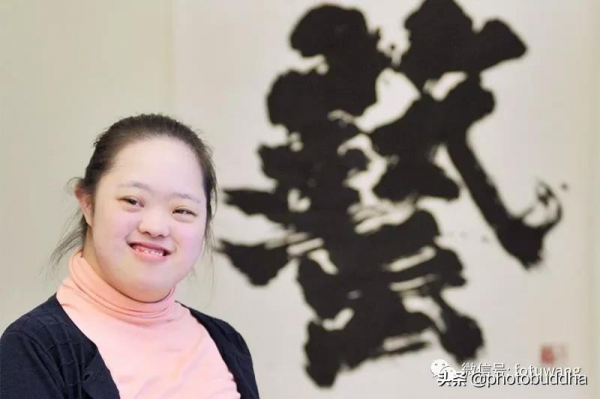 33歲的“智障”女孩，寫出全世界最大的佛經作品