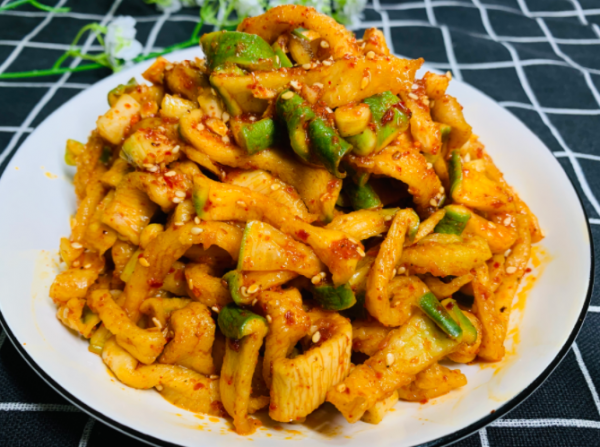 女人，不管有錢沒錢，這7種“高維C”食物要多吃，不化妝也好看