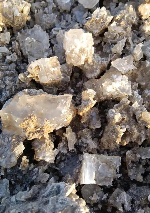 內蒙阿拉善草原戈壁遊玩，途經吉蘭泰鹽湖小鎮