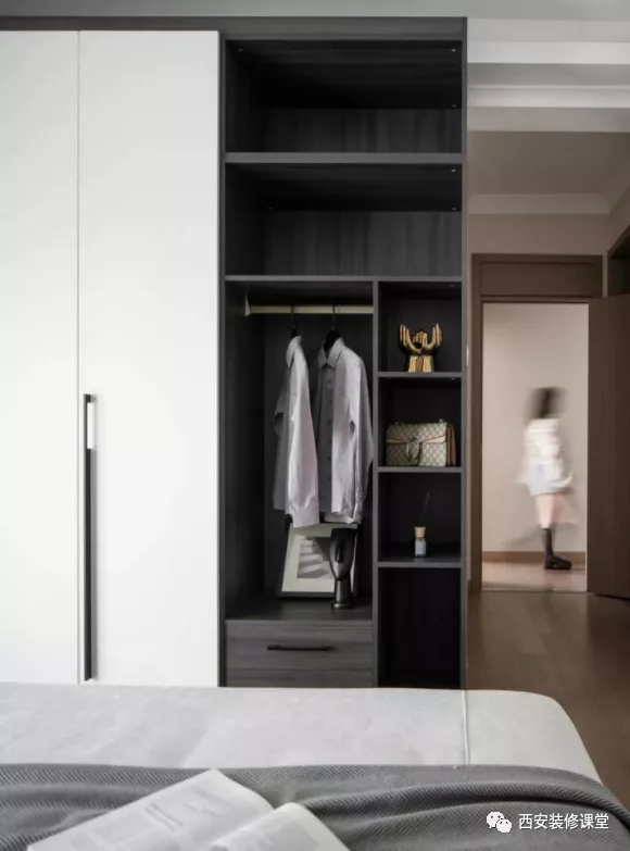 定製衣櫃不僅是一個櫃，延伸出5種功能