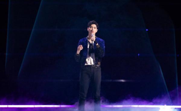 站在Baby身旁的193奶狗太可!根正苗紅秒殺黃教主,隨拍帥成大片 站在Baby身旁的193奶狗太可!根正苗紅秒殺黃教主,隨拍帥成大片