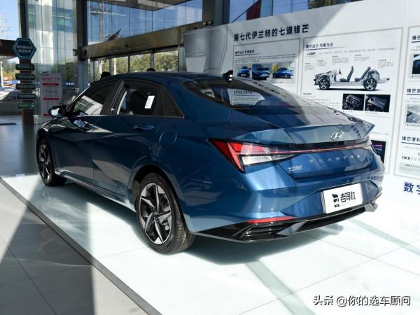 熱銷家轎換代,大空間低價高配,5.4L油耗自動擋,實拍伊蘭特 熱銷家轎換代,大空間低價高配,5.4L油耗自動擋,實拍伊蘭特