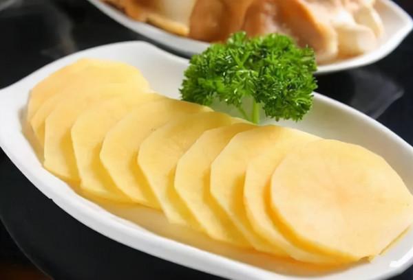 血糖高的人不能吃韭菜？醫生：立秋前後，若想穩定血糖，少吃3素