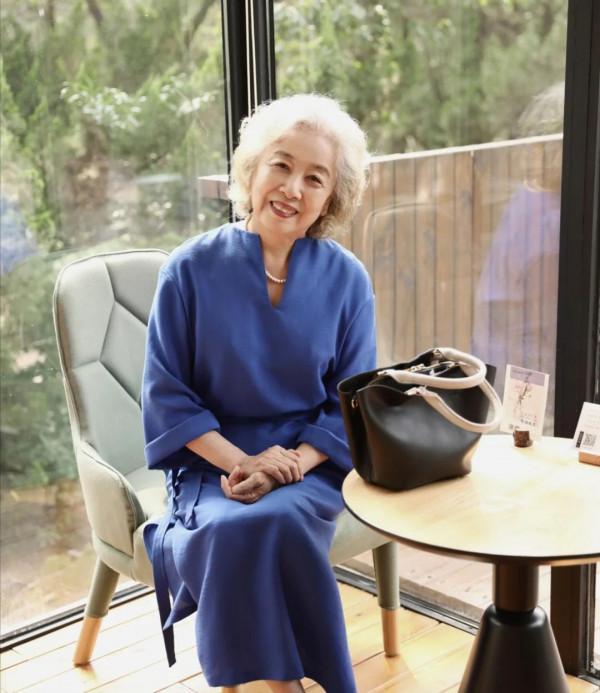 別說老年人不懂時尚！看看這些奶奶的“穿衣經”，真是越老越優雅