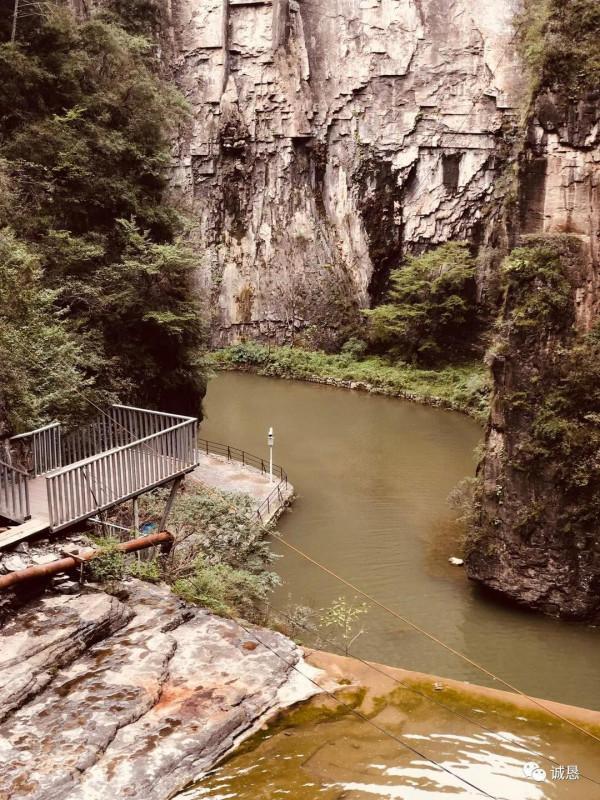 鳳凰歡樂谷的聯想