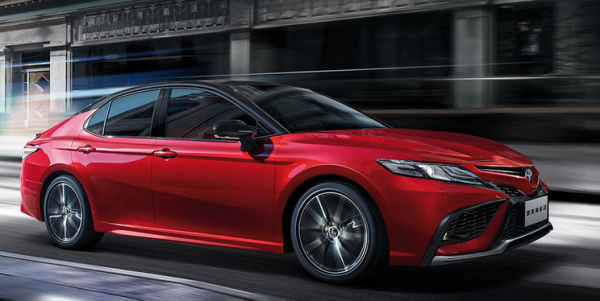 豐田凱美瑞換代之後顯冷酷，依舊延續兩種能源模式可供選擇