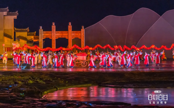 婺源高鐵站再現穿越快閃，驚豔遊客，嗨翻全場